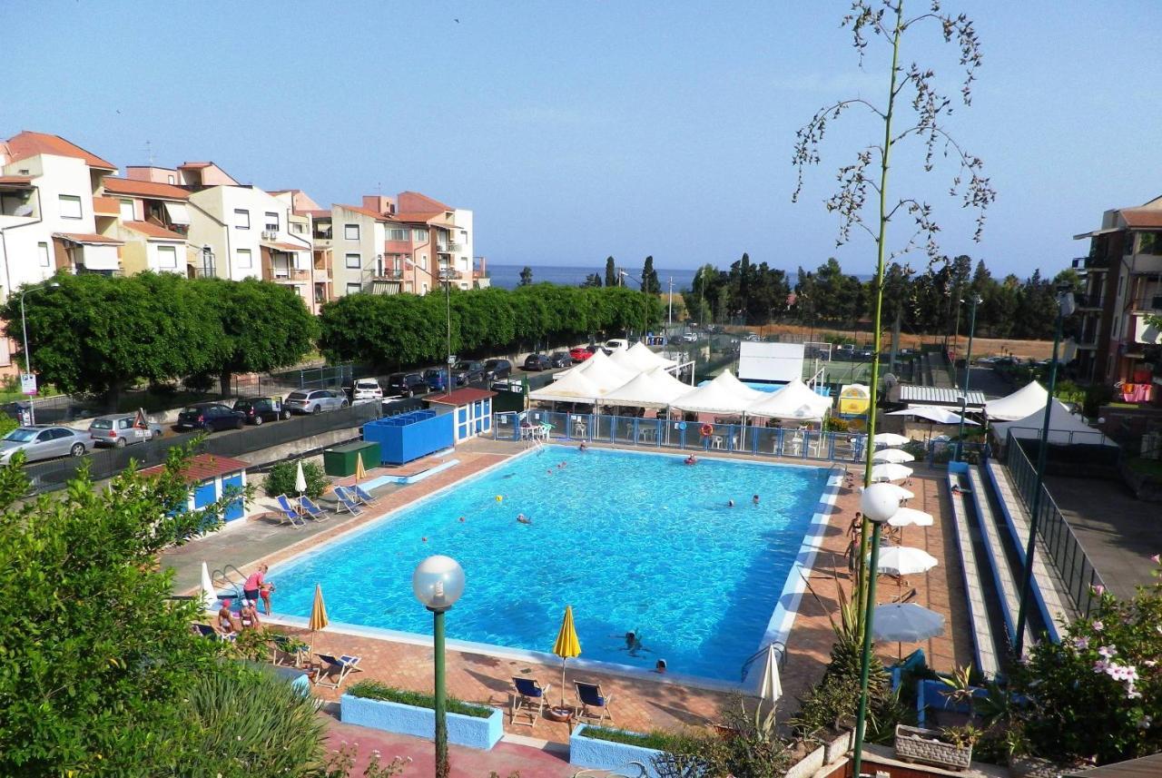 Pietre Nere Aparthotel Giardini Naxos Exterior photo