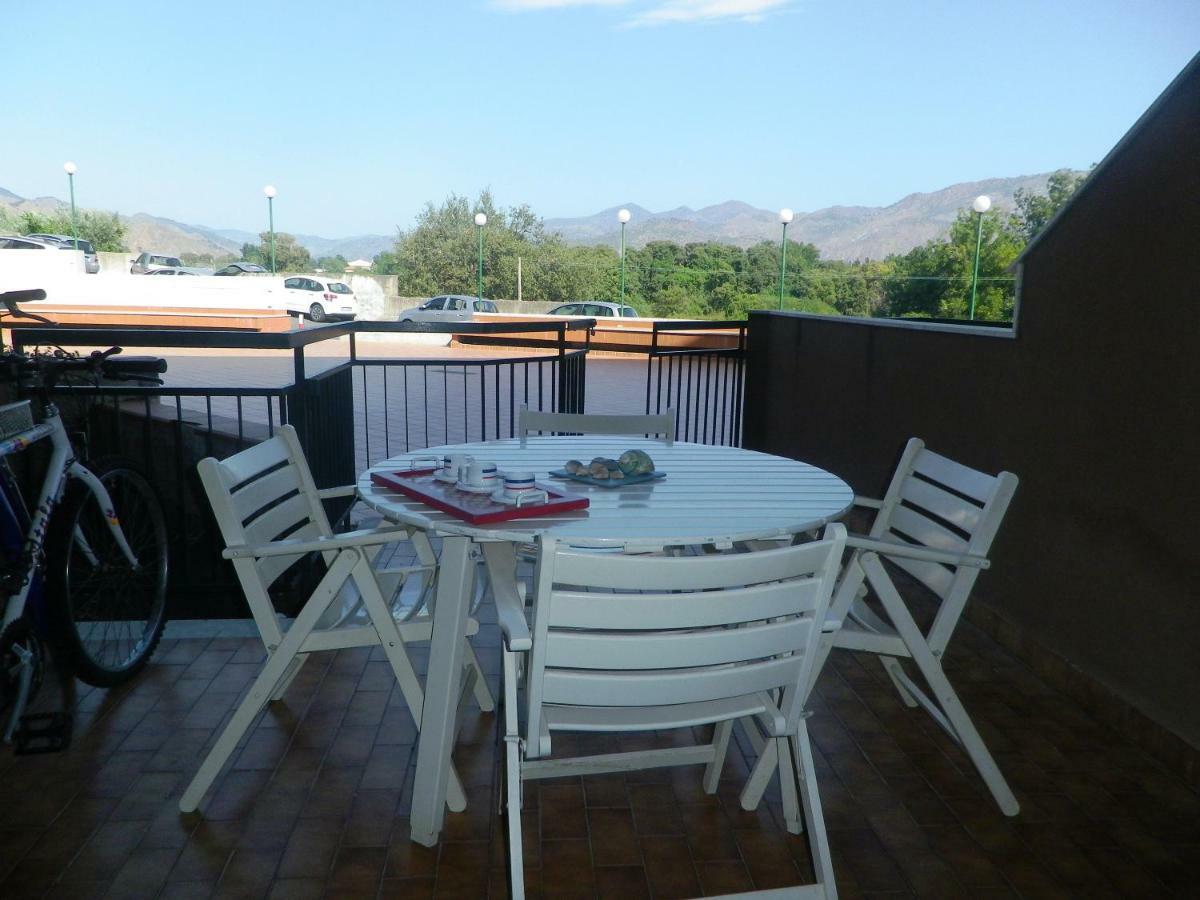 Pietre Nere Aparthotel Giardini Naxos Exterior photo